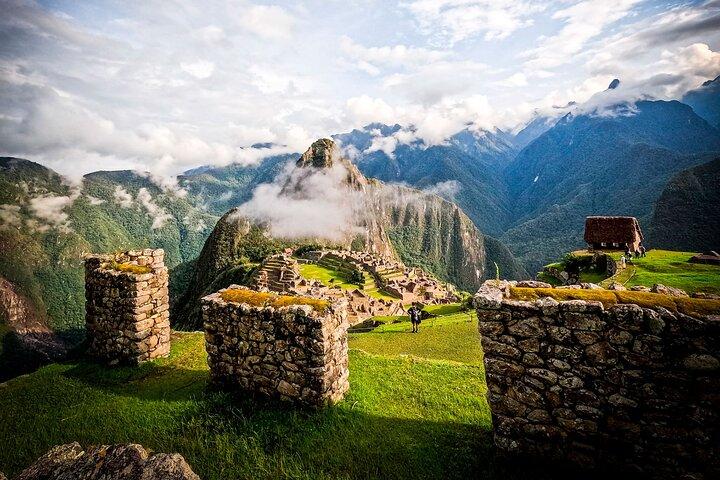 Machu Picchu 2Day Tour med tåg från Cusco med övernattning