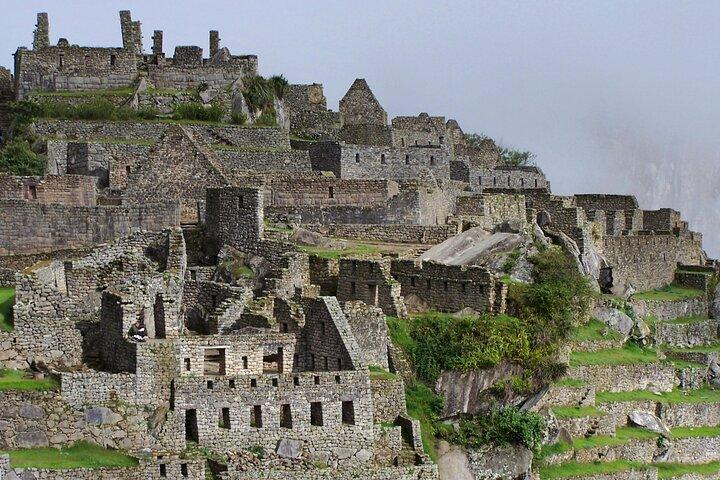 Dia inteiro em Machu Picchu saindo de Cusco com trem Vistadome