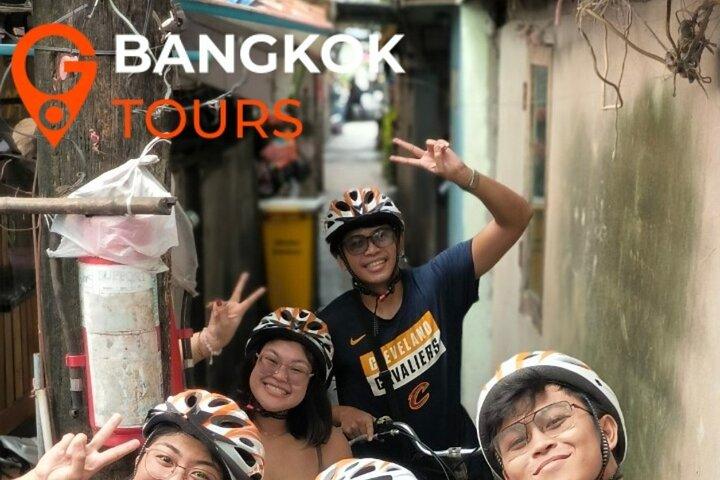 Excursão de bicicleta do passado e do presente de Bangkok