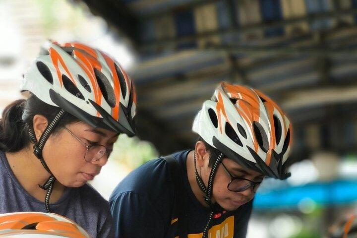Excursão de bicicleta do passado e do presente de Bangkok