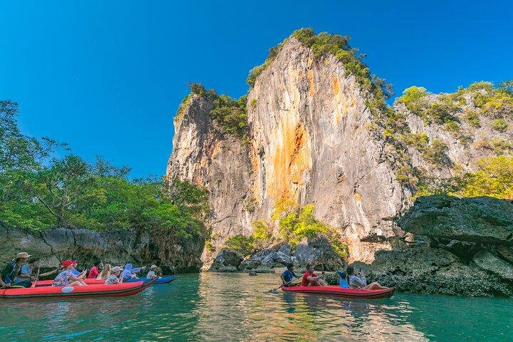 Visita guiada a la isla James Bond y piragüismo con almuerzo