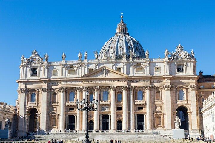 Visita a la Basílica de San Pedro y las Tumbas Papales