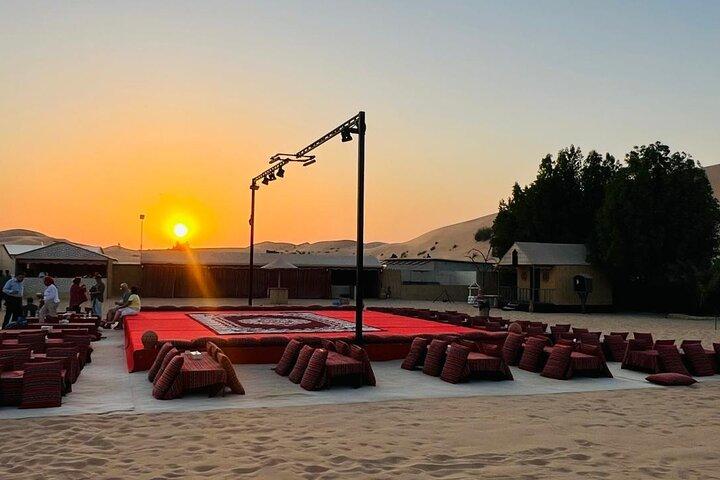 Abendliche Wüstensafari Kamelritt-Abendessen Live-Shows in Abu Dhabi