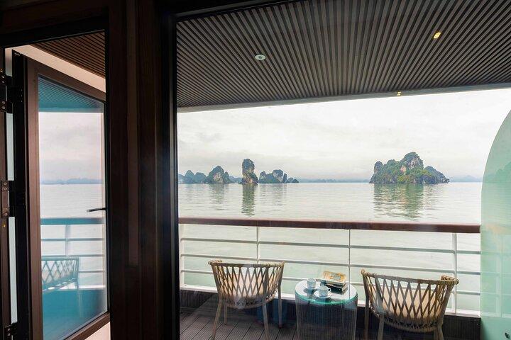 Croisière Boss d'une journée complète pour explorer la baie d'Halong