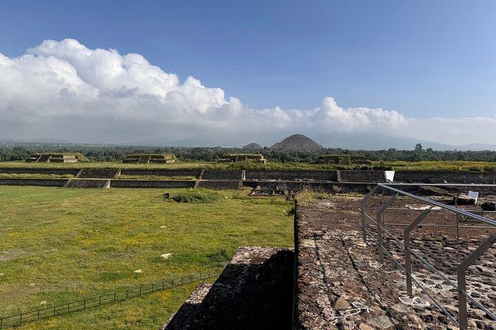 Teotihuacan: Pyramids, Caves & Culinary Experience