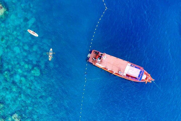 Les meilleurs sites de plongée avec tuba à Koh Tao depuis un bateau en bois vintage