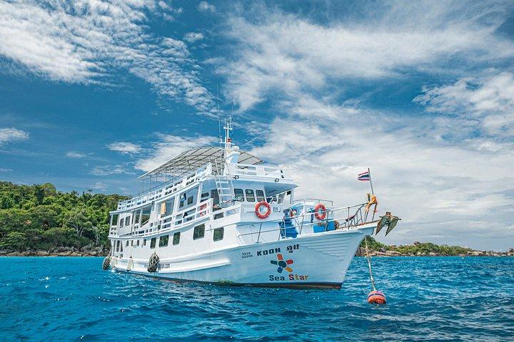 プーケット発 MV クーン号で行く 1 泊 2 日シミラン スキューバ ツアー