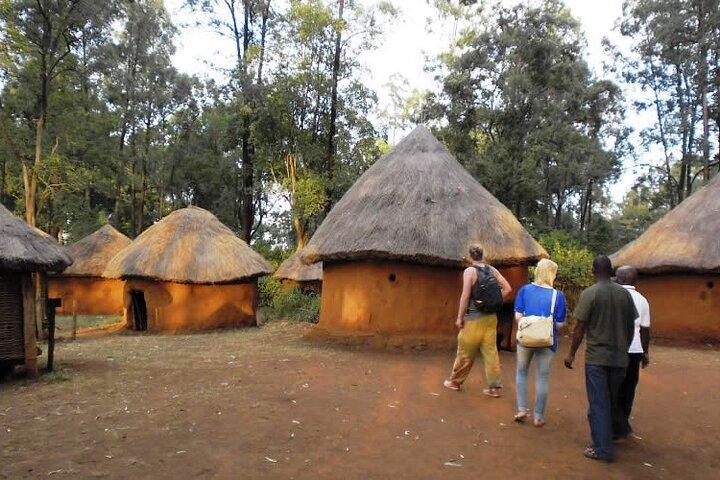 Nairobi Tour Giraffe Centre ,Beads factory &Traditional Dances
