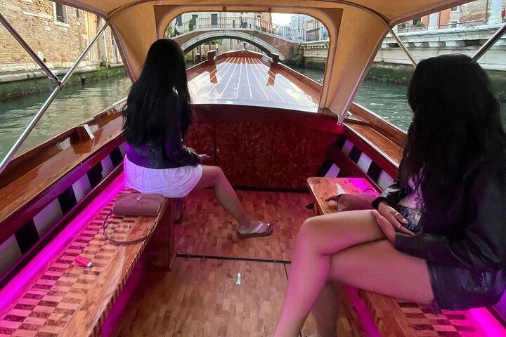 Passeio pela Lagoa de Veneza com o histórico barco veneziano