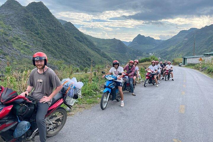 Tour en moto único de 3 días y 2 noches por Ha Giang Loop con Easy Rider