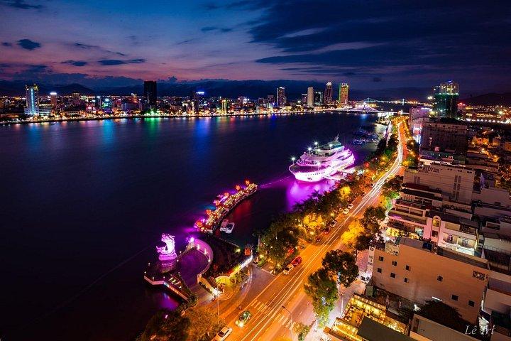 ダナンプライベートナイトツアー：市場、絶景、ボートトリップ