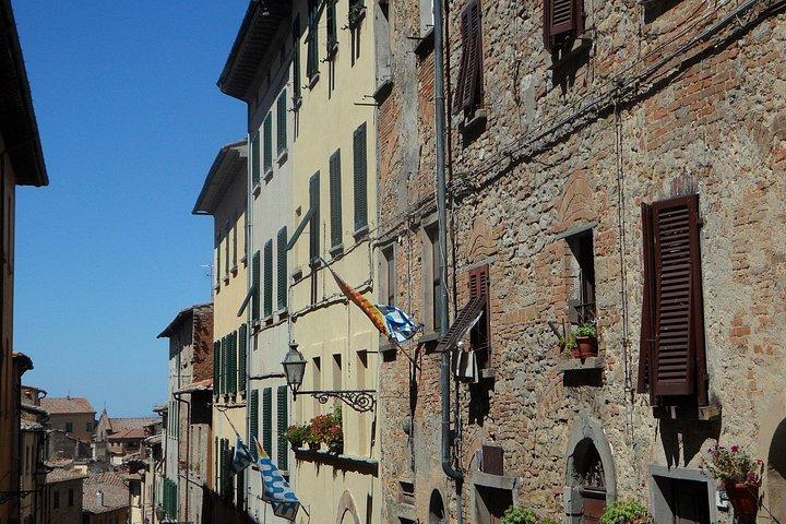 ヴォルテラを発見する:古代遺跡と中世のランドマーク