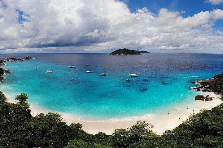 プーケット：シミラン諸島終日シュノーケリングツアー（ランチ付き）