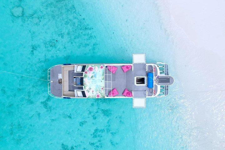 カオラック発、スピードボートによるシミラン諸島シュノーケリングとランチ