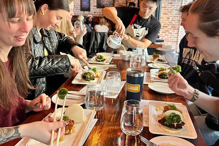 Knödel nach Dim Sum : Essen und Geschichte Tour durch Bostons Chinatown