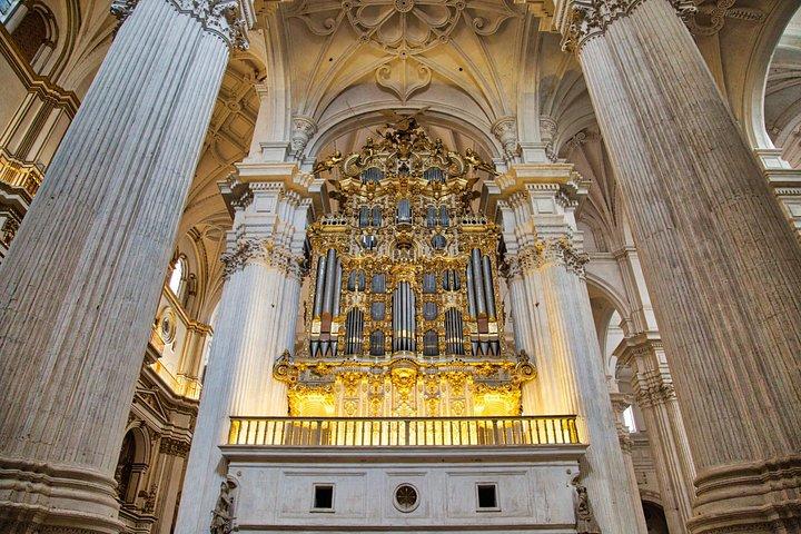 Granada : walking tour with a local guide