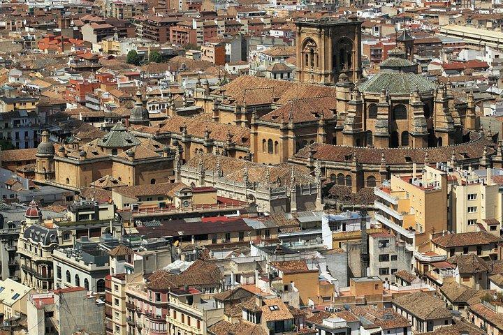 Granada : walking tour with a local guide