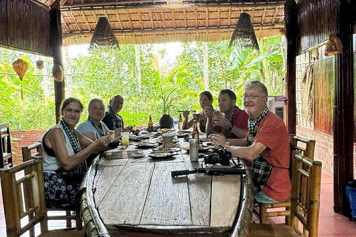 モトカーで移動するクレイ・ベジタブル・ファーミング村、マット作り、昼食