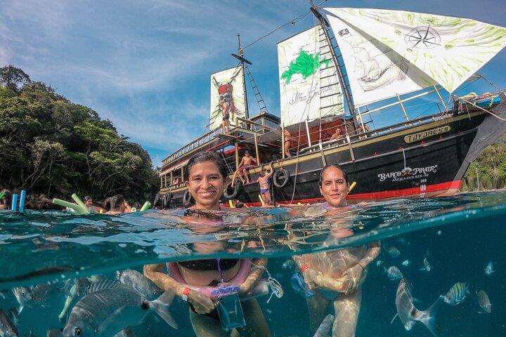 Passeio Cataramã Pirata Angra dos Reis e Ilha Grande com Almoço