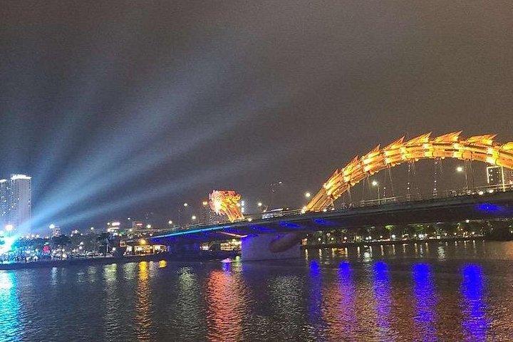 プライベートダナンフードツアーと漢江クルーズ旅行を体験
