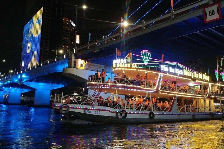 プライベートダナンフードツアーと漢江クルーズ旅行を体験