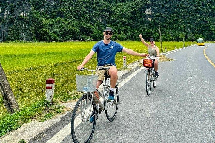 北ベトナムのベスト5日間旅行：ハノイ、ニンビン、ハロン