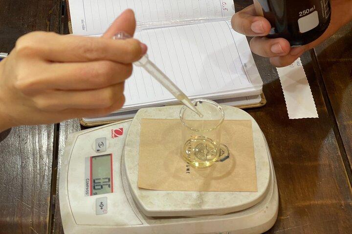 Taller de Perfumería en Hanoi - Creando tu Perfume Perfecto
