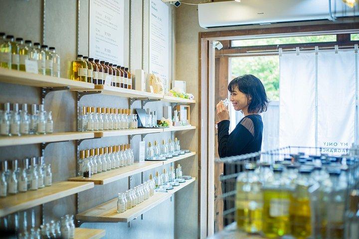 Specializing in custom-made fragrances from Kyoto