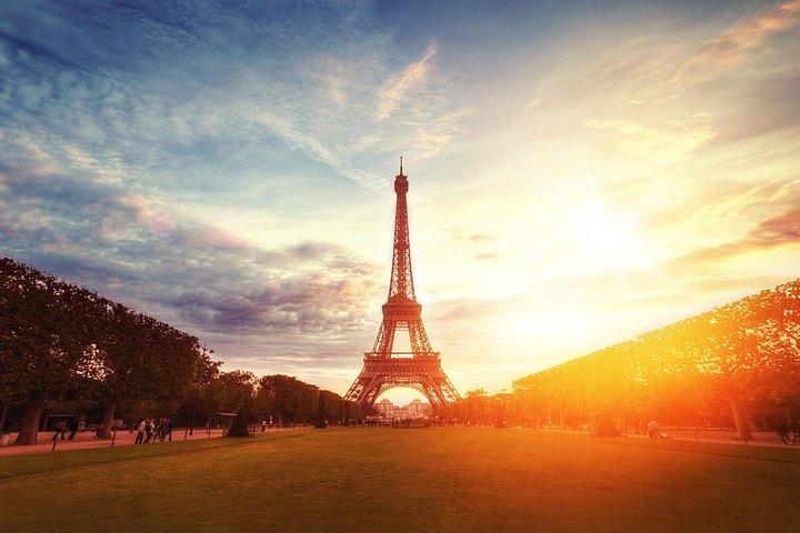 Private Van or Sedan Transfer: Paris ↔ CDG/Orly (One-Way)