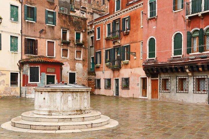 Venice: Hidden Gems Walking Tour with a Local Guide