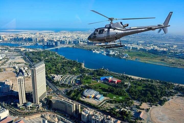 ドバイ ヘリコプター ツアー: ドバイの象徴的なランドマークを体験