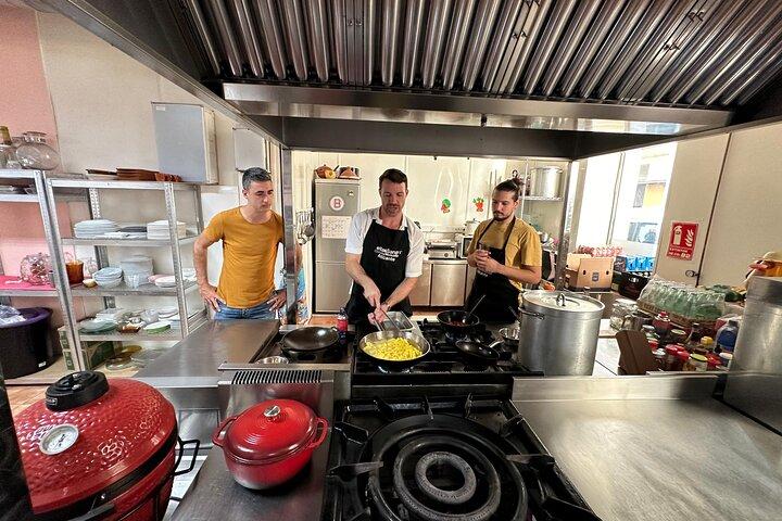 Serata Spagnola Tapas Cooking Class con musica dal vivo per chitarra