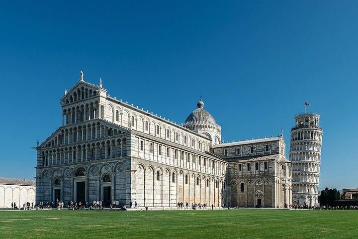 Privétour: Lucca en Pisa met typische gebakjesproeverij