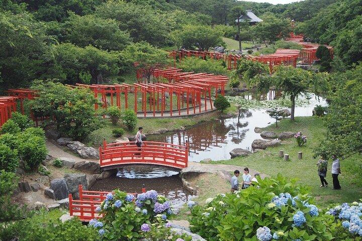Takayama Inari Shrine & Tsurunomai-hashi bridge Tour