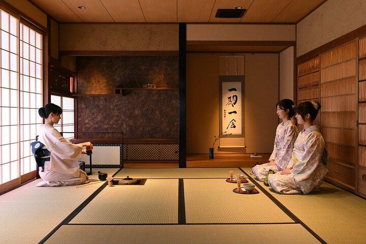 京都織鶴屋・錦で着物の茶道体験