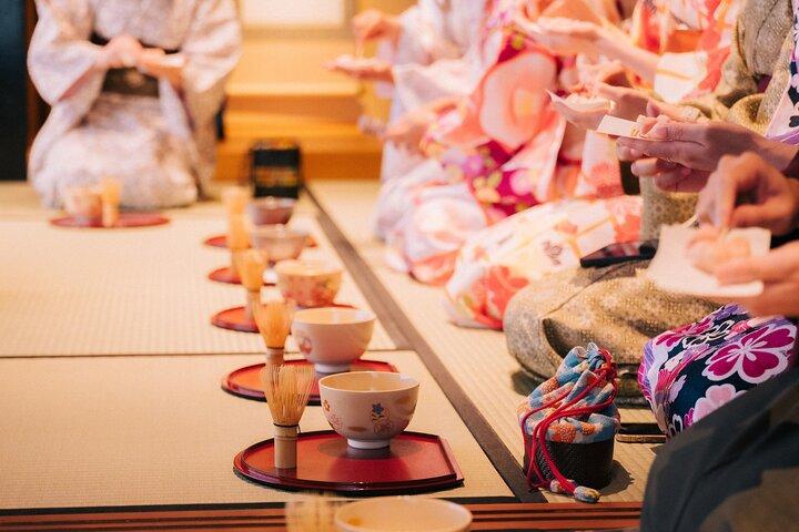 京都織鶴屋・錦で着物の茶道体験
