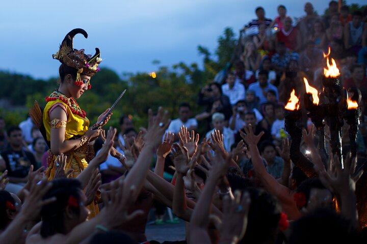 Excursão à noite ao Templo Uluwatu e Kecak Fire Dance