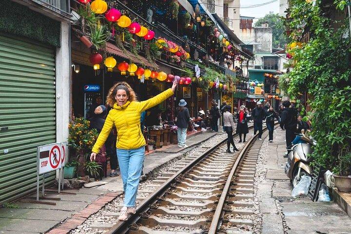 Hanoi City Halbtägige private Tour Train Street und Weihrauchdorf