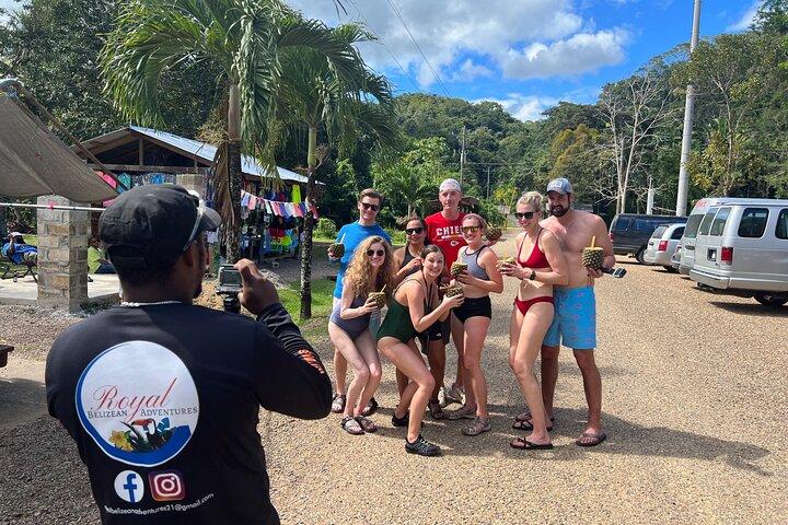 PRIVATE Cave Tubing & Rain forest Zipline Tour von Belize City