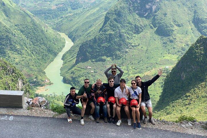 Aventura en moto por el circuito de Ha Giang (2 días y 1 noche)