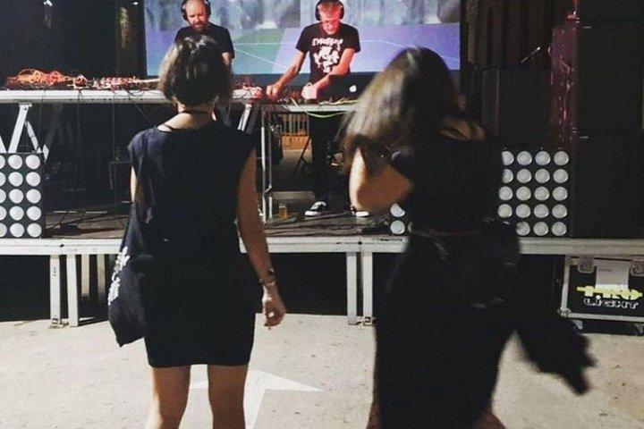 Barcelona Underground Clubbing Experience with Locals