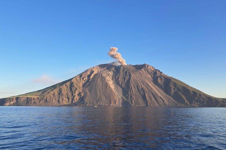 Sciara del Fuoco da mare, Escursione serale in barca - piccolo gruppo di 10 persone massimo