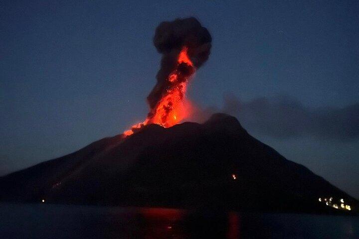 Sciara del Fuoco da mare, Escursione serale in barca - piccolo gruppo di 10 persone massimo