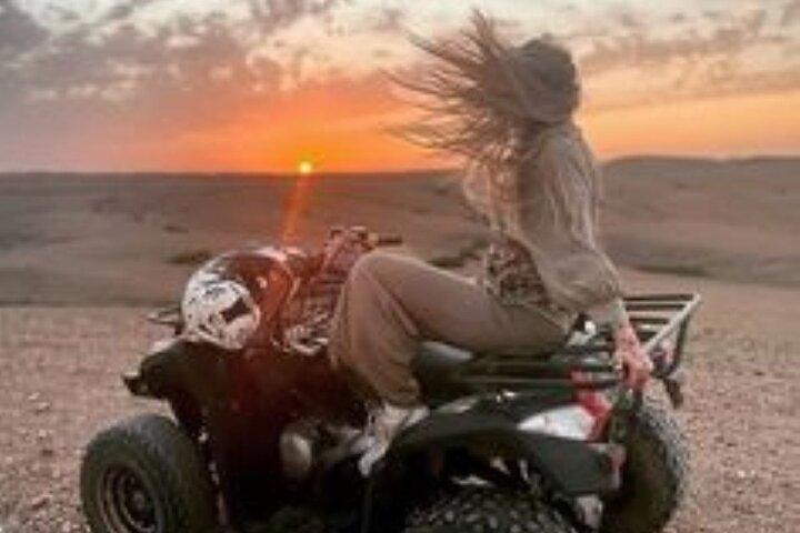 Desert Agafay Marrakech : giro in quad e cammello, tramonto, cena e spettacolo