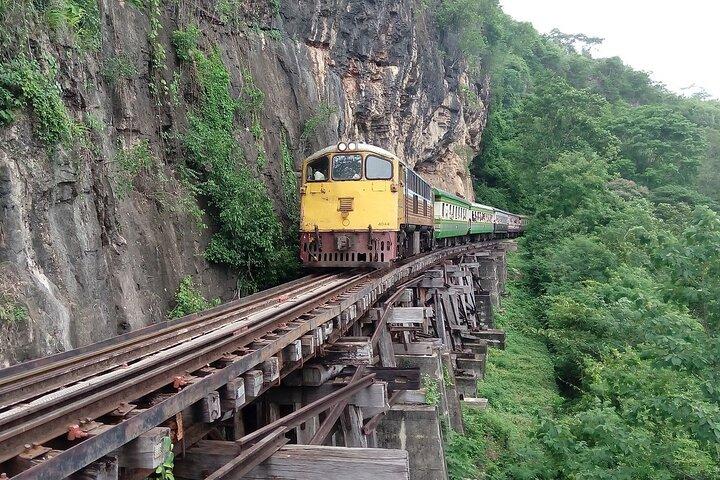 Kanchanaburi World War 2 Private Charter Pathway do Tour do Passado