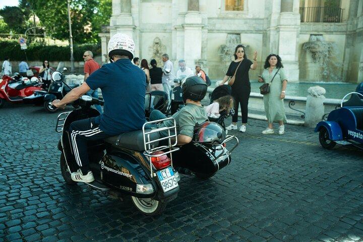 Tour privato in Vespa Sidecar di Roma con prelievo dall'hotel e Prosecco