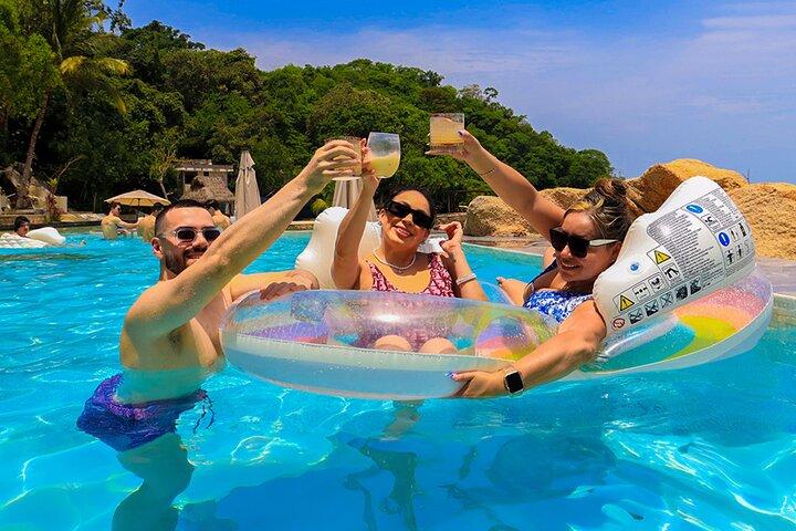 Mega Katamarane ALL INCLUSIVE Remote Paradise Beach Abenteuer