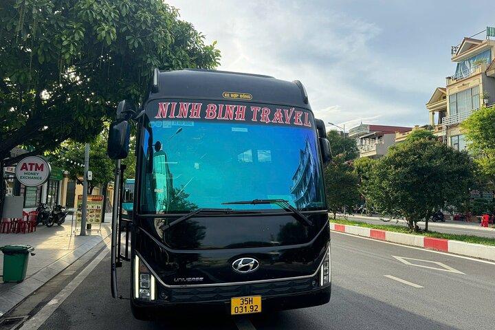 Transfer von der Insel Cat Ba nach Ninh Binh mit einer Limousine der D-Klasse