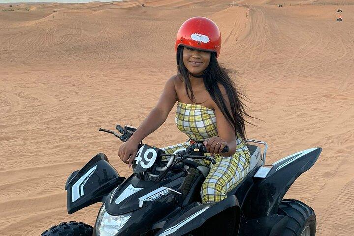 PVT Desert Safari Tour mit Abendessen & Dubai City Tour