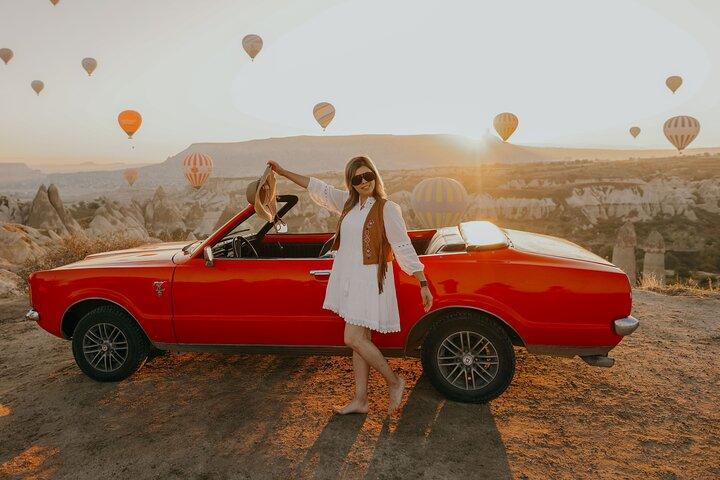 Expérience privée de chasse au ballon au lever du soleil en voiture classique